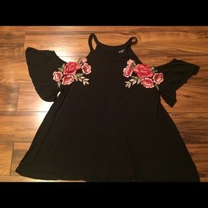 Francesca’s Collections • cold shoulder sleeve